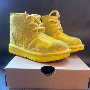 UGG T NEUMEL ll SCATTER GRAPHIC